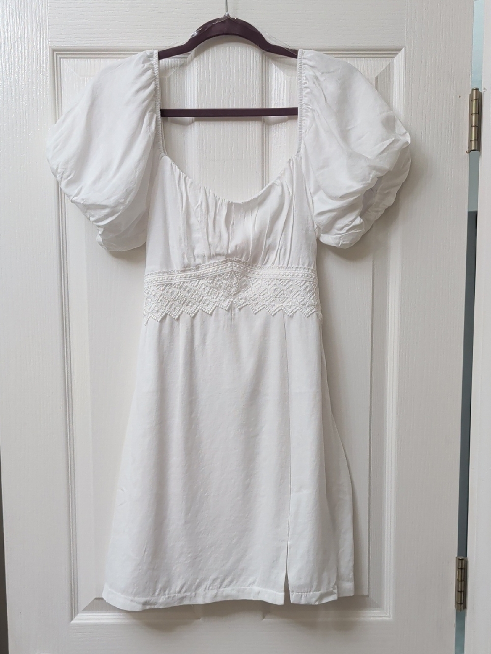 Trixxi By Francesca's Jeannette Ruched Bow Back White Mini Dress: size M